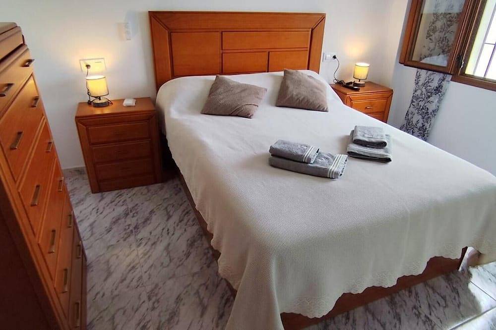 Casa Rural Marta with Mountain Views, Wi-Fi and Air Conditioning in Zuheros, Sierras Subbéticas