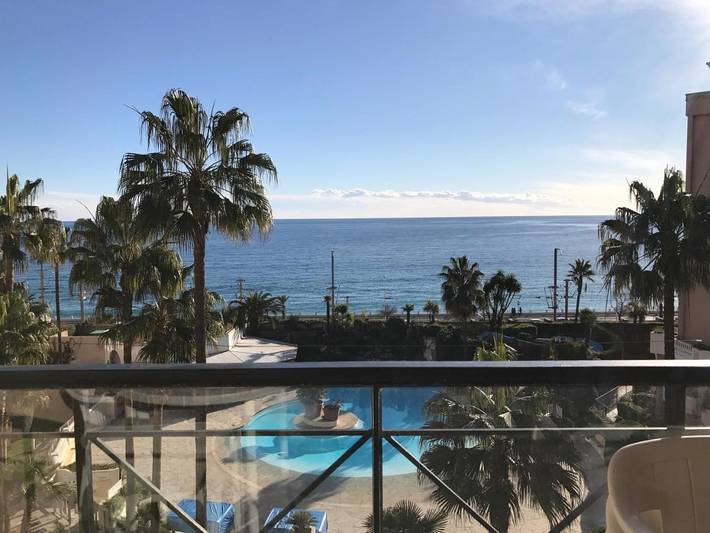 Gîte pour 4 personnes, avec vue ainsi que piscine et jardin dans Theatre De La Licorne - 2