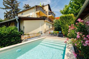 Ferienwohnung für 4 Personen, mit Pool und Garten in Balatonalmadi