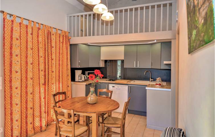 Location de vacances pour 4 personnes, avec terrasse et jardin à Arles - 2