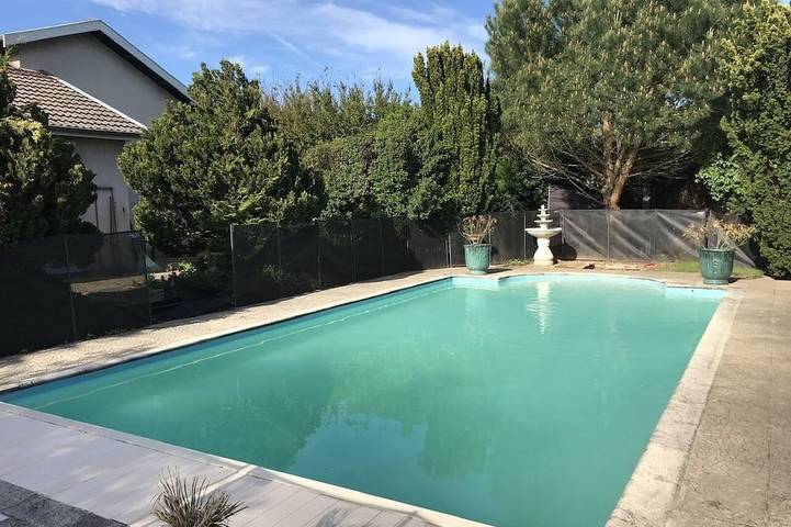 Location de vacances pour 8 personnes, avec Terrasse et Jardin à Chonas-l'Amballan