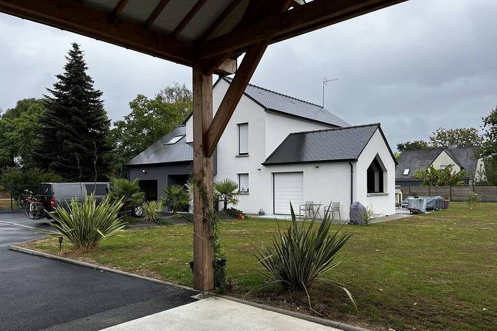 Location de vacances pour 9 personnes, avec jardin à Langrolay-sur-Rance