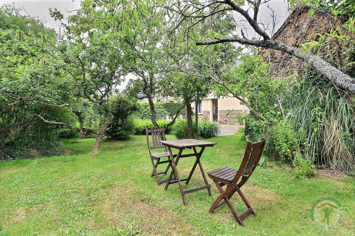 Gîte pour 4 personnes, avec Terrasse ainsi que Jardin et Vue à Pipriac