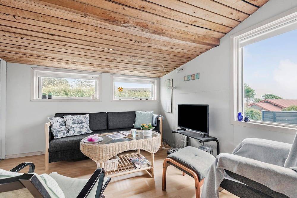 Stunning home in Esbjerg V with Wifi in Sjelborg, Esbjerg