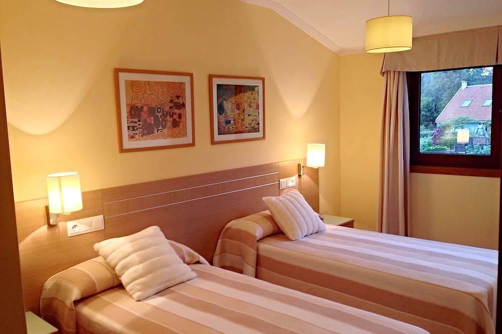 First Line Beach, Spa, Swimming Pools, Tennis, Paddle, Squash, Garden, Children'S Playground. in O Grove, Rías Baixas