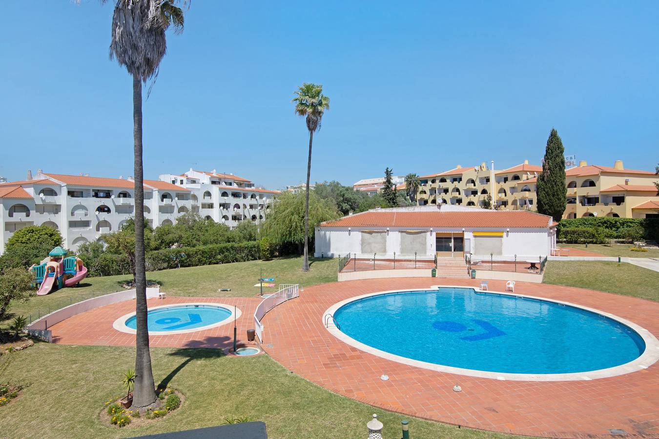 Ganze Wohnung, Ferienwohnung 'Max Tropical' in Meeresnähe mit Gemeinschaftspool & Wlan in Albufeira, Faro Distrikt