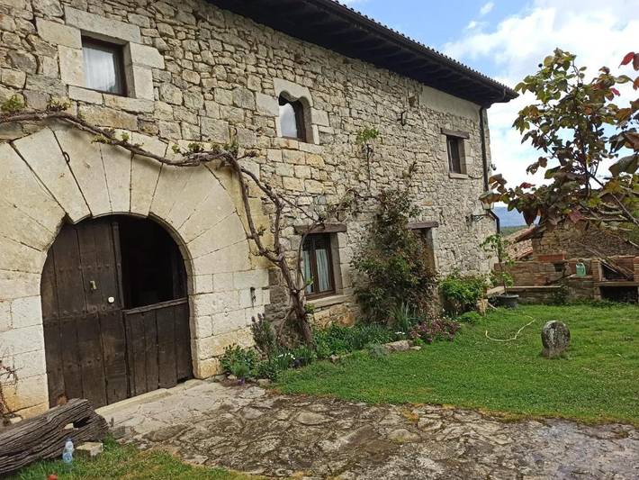 Casa rural para 6 personas, con Jardín y Vistas en Cuenca de Pamplona