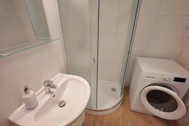 Ganze Wohnung, Juniper Studio in der Nähe von Supermärkten in Ketschkemet, Kecskeméti járás