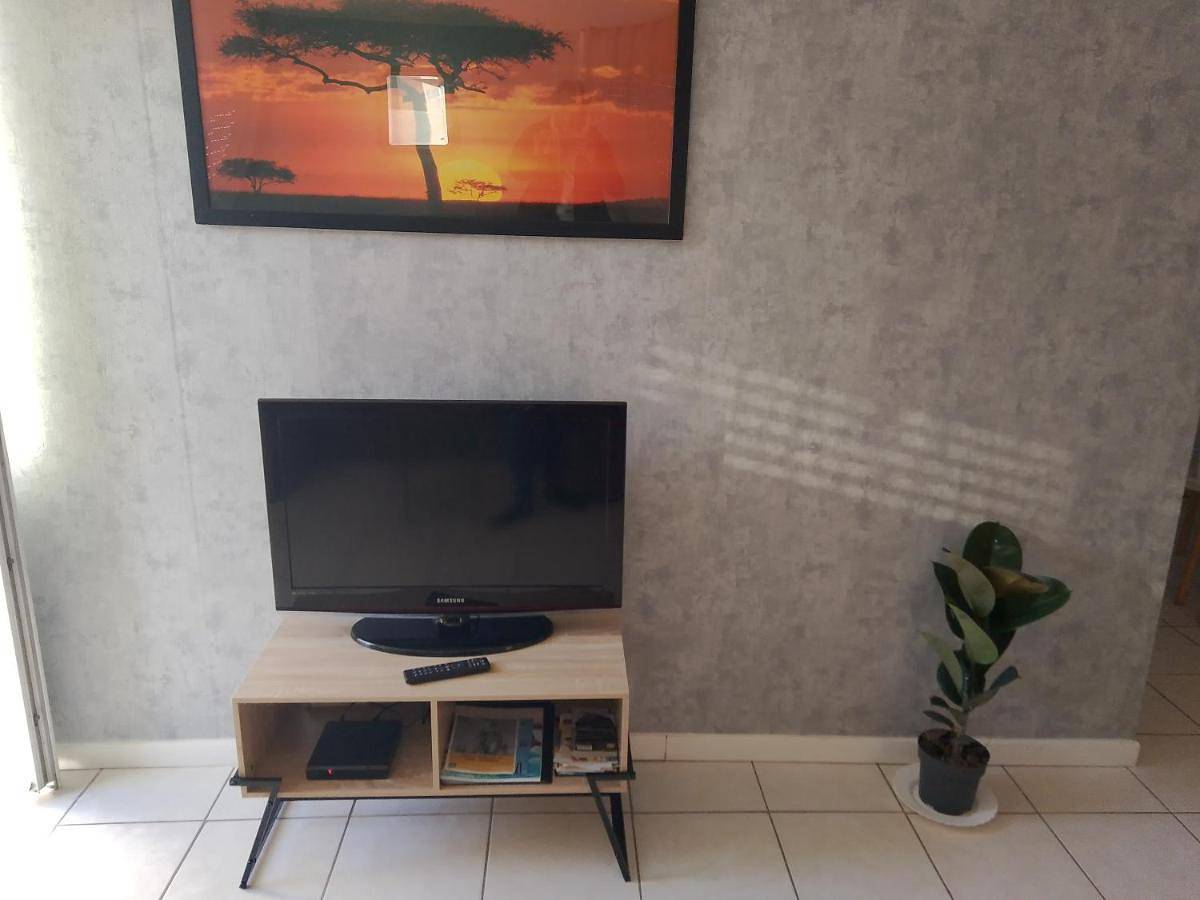 Appartement entier, Two-Bedroom Apartment in Carhaix-Plouguer, Région de Châteaulin