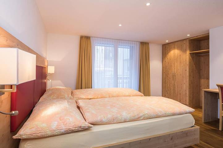 Top Ferienwohnung für Familien, grosse Spiel- und Liegewiese, zentral und ruhig in Zermatt, Walliser Alpen