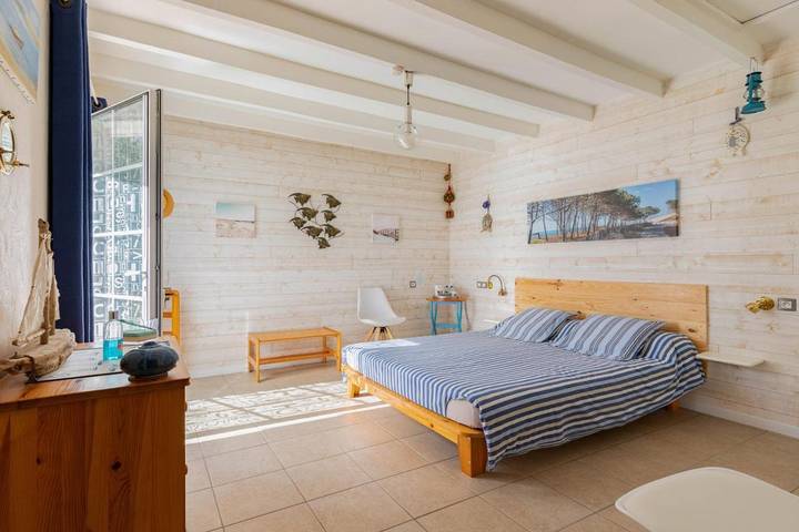 Chambre d’hôte pour 3 personnes, avec Terrasse et Jacuzzi ainsi que Jardin et Piscine