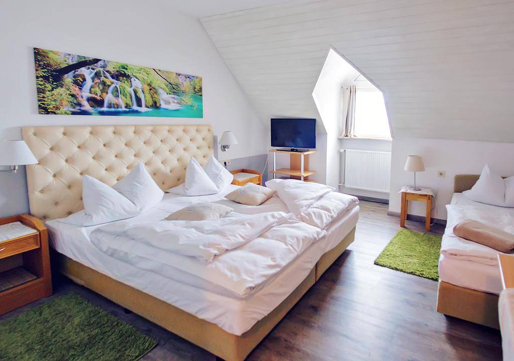 Hotel Kattenbeck - Dreibettzimmer in Allersberg, Frankenalb