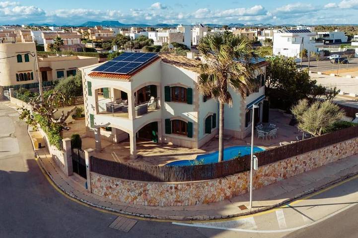 Villa für 9 Personen, mit Balkon in Es Trenc