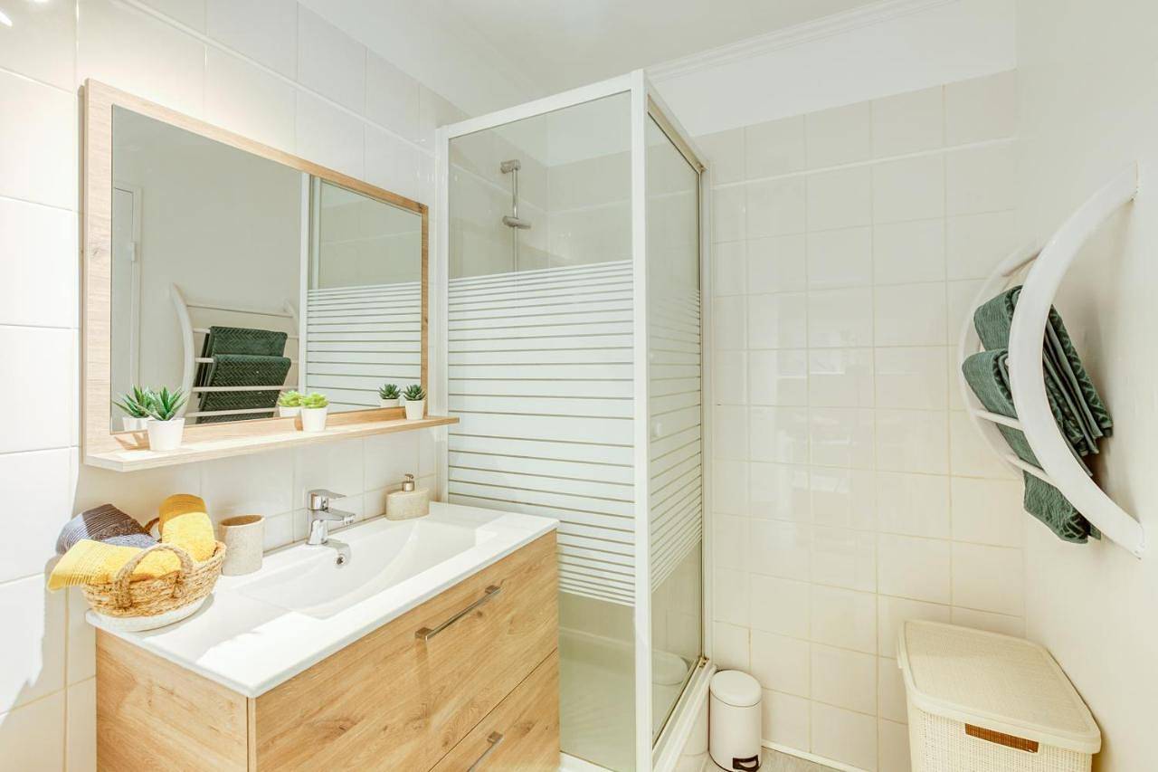 Appartement entier, One-Bedroom Apartment with Balcony in Longjumeau, Essonne