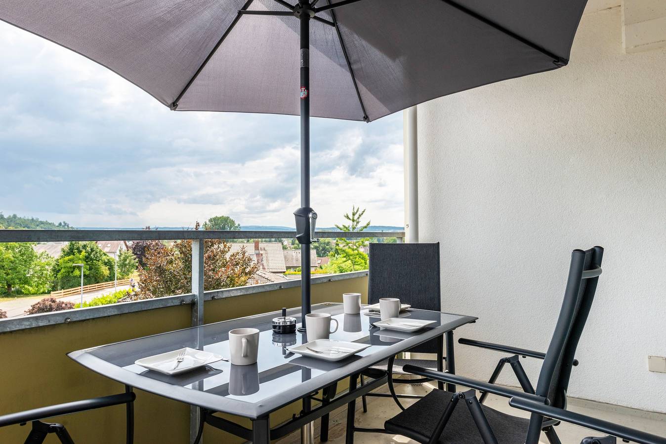 Ganze Wohnung, Ferienwohnung Mainaublick – Komfort am Bodensee mit Sauna, Pool & Balkonblick auf Mainau in Oberuhldingen, Uhldingen-Mühlhofen