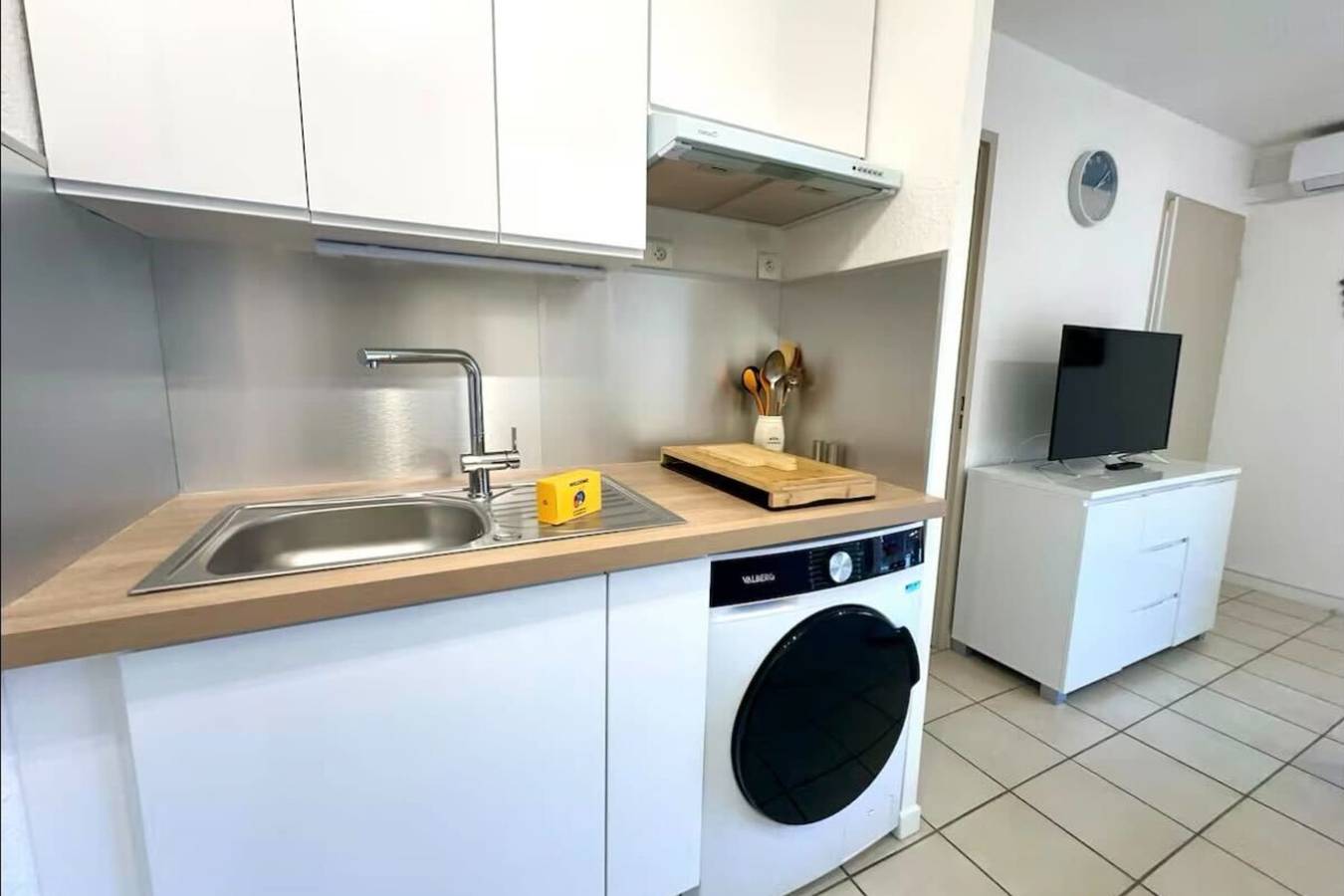 Apartamento entero, Bright accommodation with terrace and sea view in Théoule-sur-Mer, Massif de l'Esterel