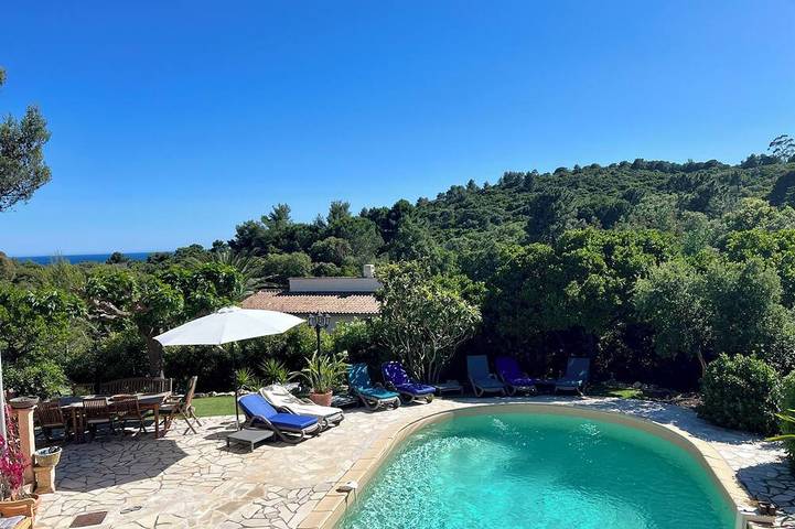 Hôtel pour 8 personnes, avec piscine et jardin