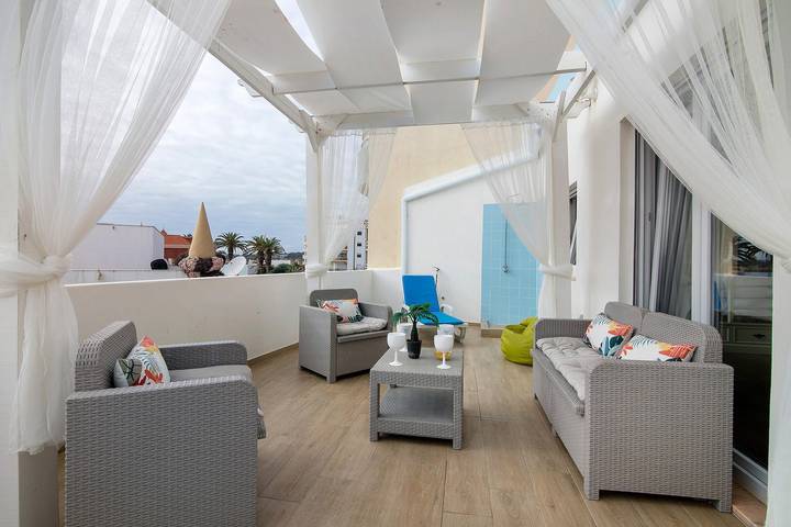 Beach house for 9 people, with balcony in Algarve