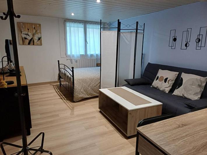 Gîte pour 2 personnes, avec balcon à Arbois (homonymie)