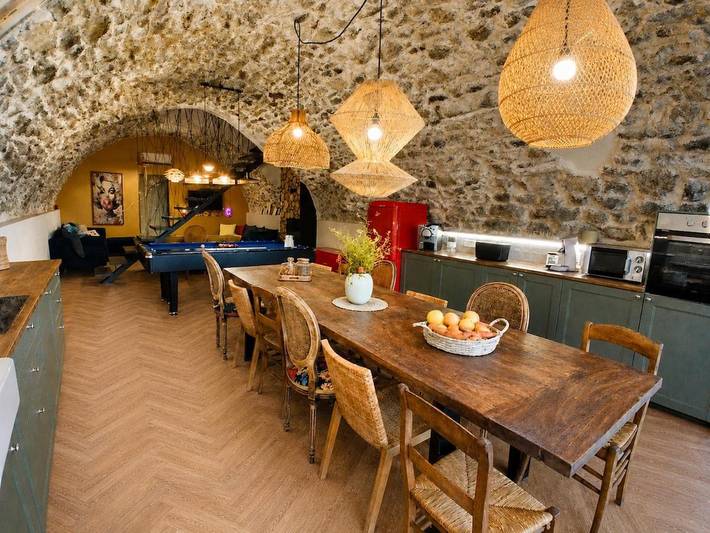 Location de vacances pour 14 personnes, avec Terrasse et Jardin ainsi que Piscine et Vue à Espinasses - 4