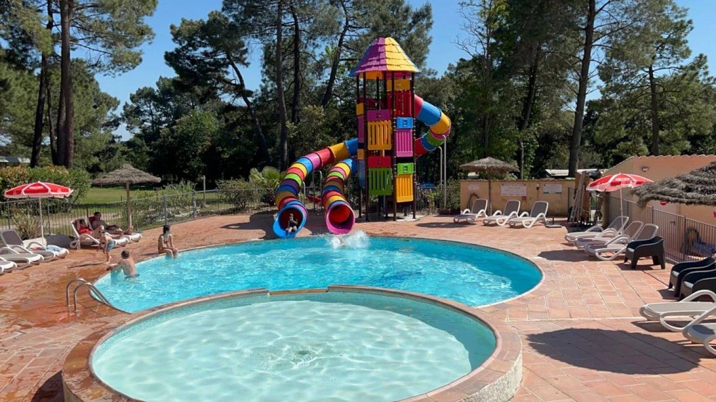 Zecamping 3* piscine chauffée toboggans chalet 25m2 2 pers in Bollène, Vaucluse