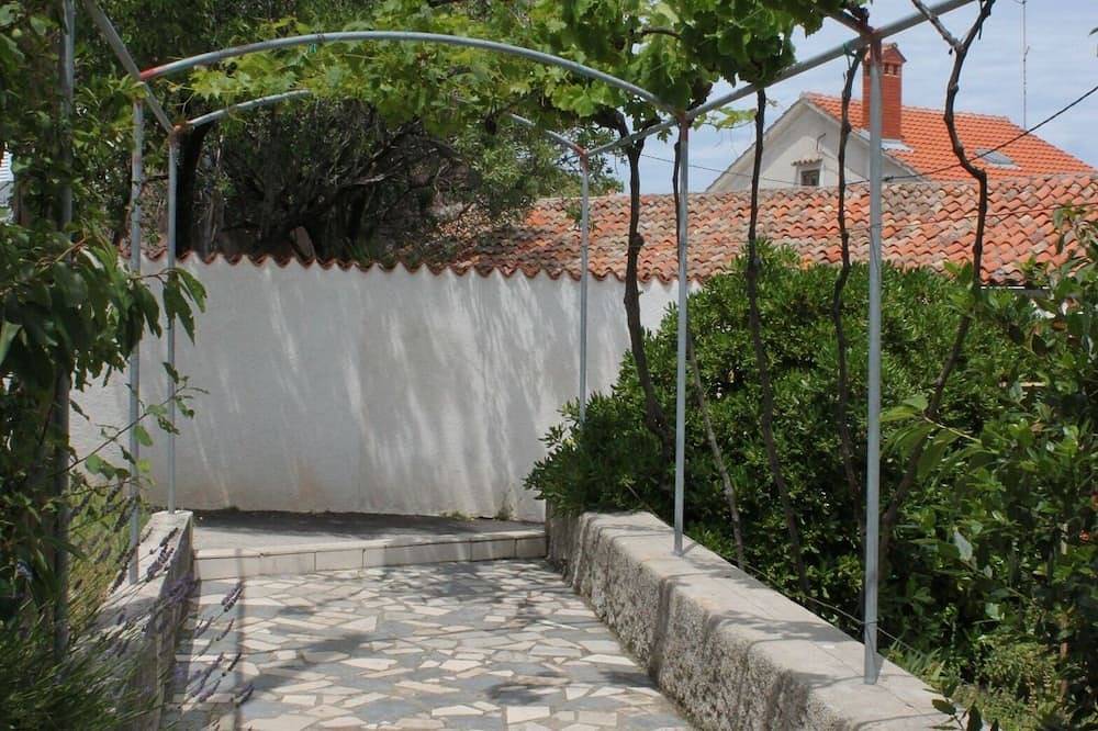 Ganze Wohnung, 1-Zimmer-Ferienwohnung mit Terrasse und Meerblick Nerezine, Losinj (A-3479-a) in Nerezine, Lošinj