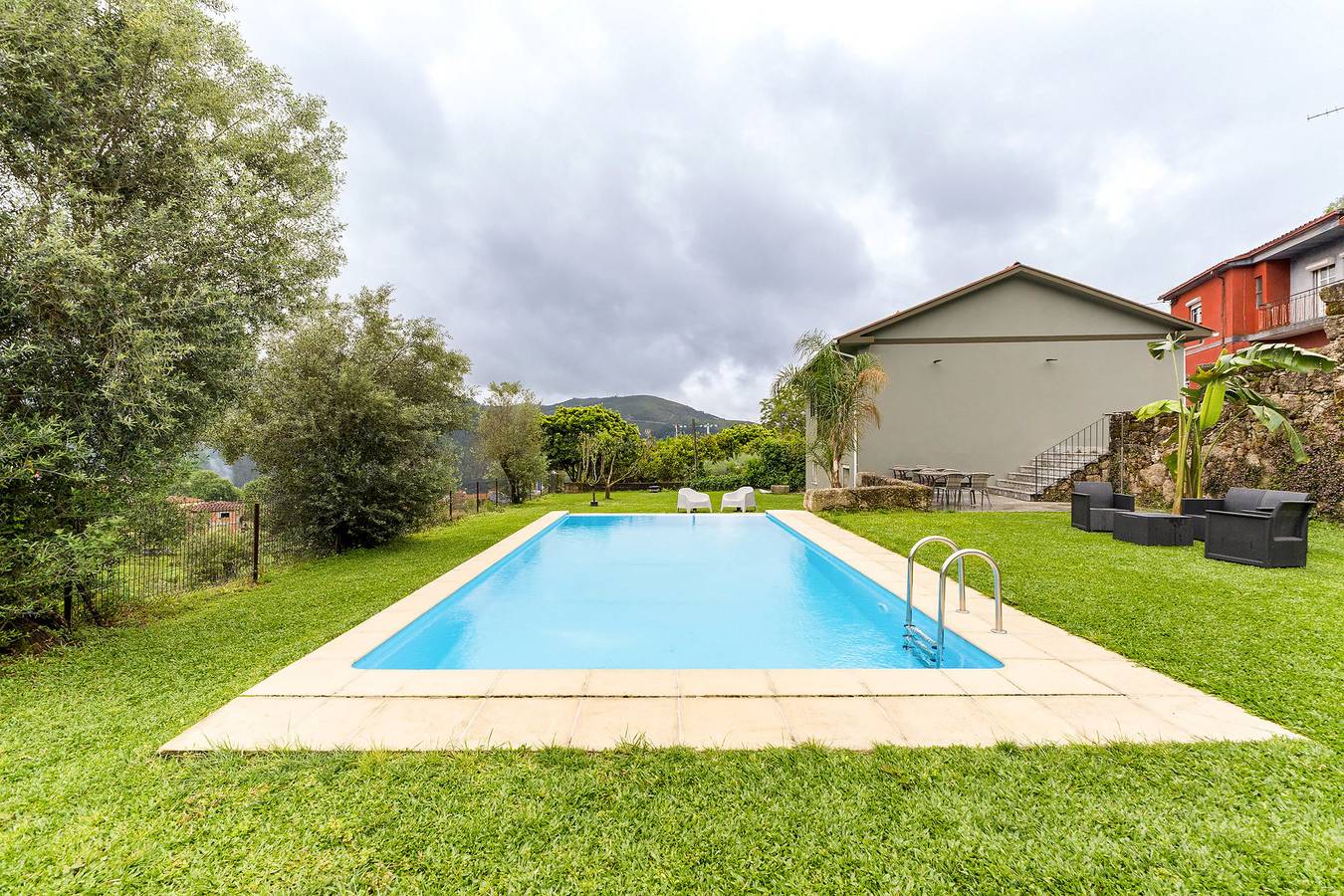 Retiro moderno con piscina y jardín in Bouro (Santa Maria), Distrito de Braga