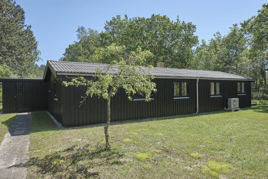 Cozy and Well-Maintained Holiday Home Close to Forest, Beach and Ebeltoft Town in Øerne, Ebeltoft