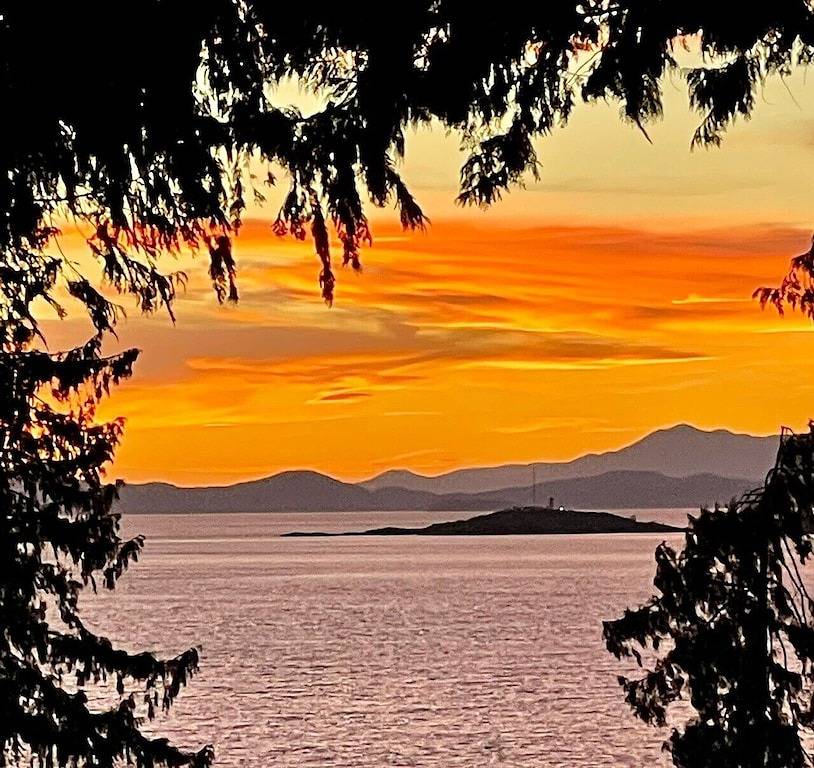 Oceanfront Sunsets in Nanaimo, Regional District of Nanaimo