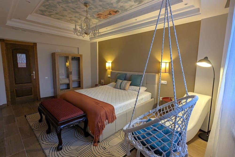 Ebano&Marfil Suite Home. A different kind of villa. in Camargo, Cantabrian Coast