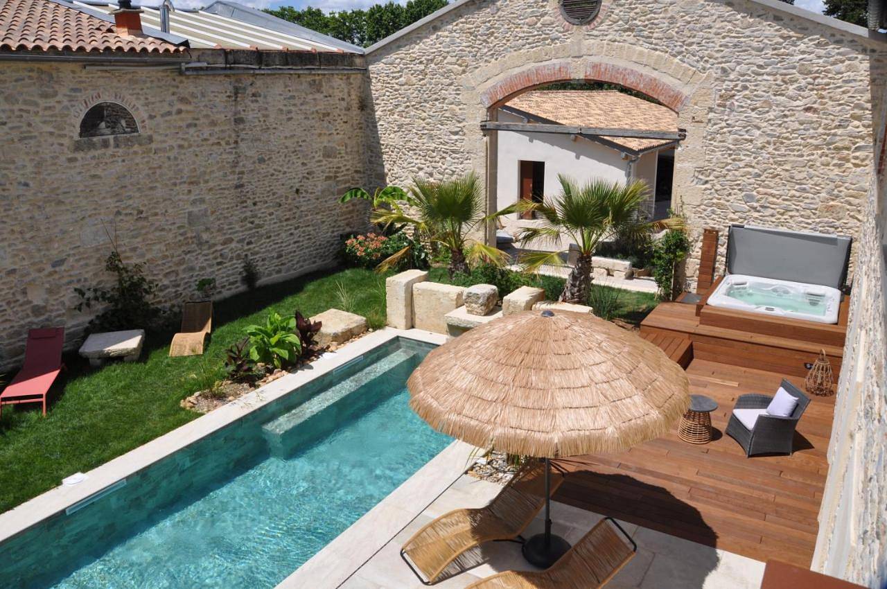 King Room with Pool View in Le Cailar, Côte méditerranéenne (France)