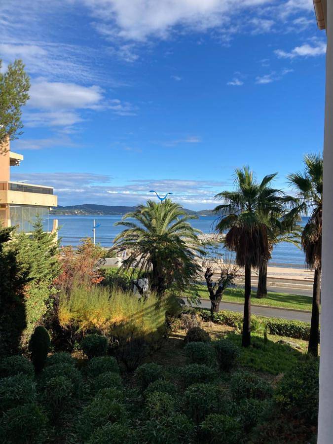 Gîte pour 4 personnes, avec terrasse et vue, animaux acceptés dans Plage Des Tamaris Cavalaire Sur Mer