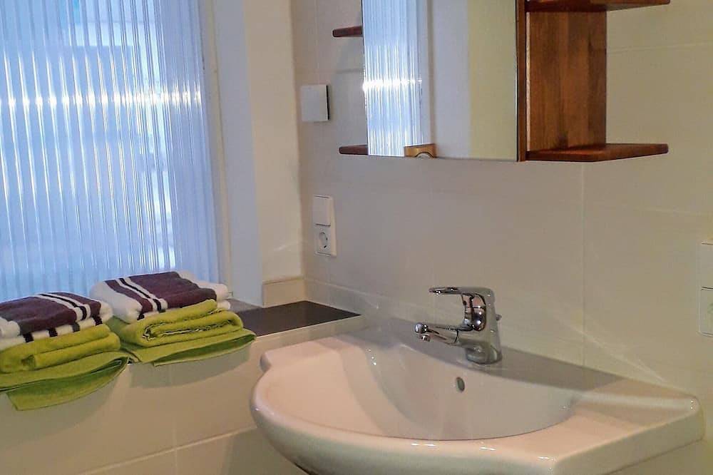 Ganze Wohnung, Moderne neue  Ferienwohnung im Erzgebirge für 2 bis 4 Personen in Pobershau, Marienberg
