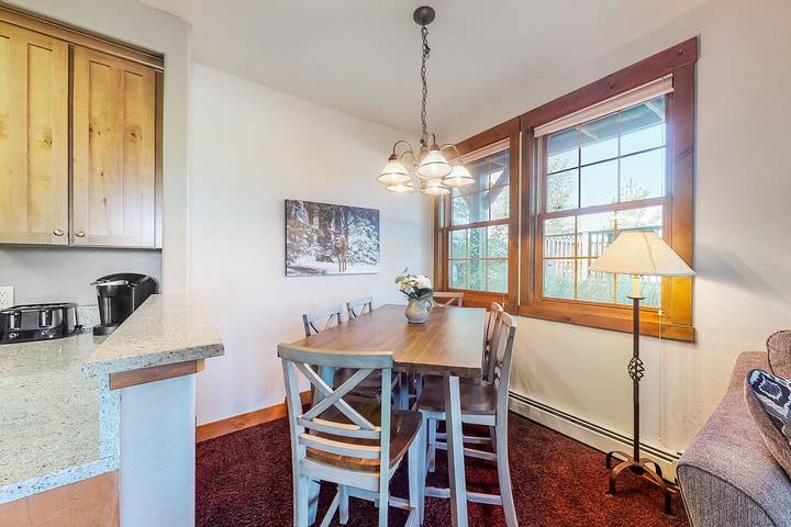 Gîte pour 4 personnes, avec jacuzzi et terrasse à Granby - 3