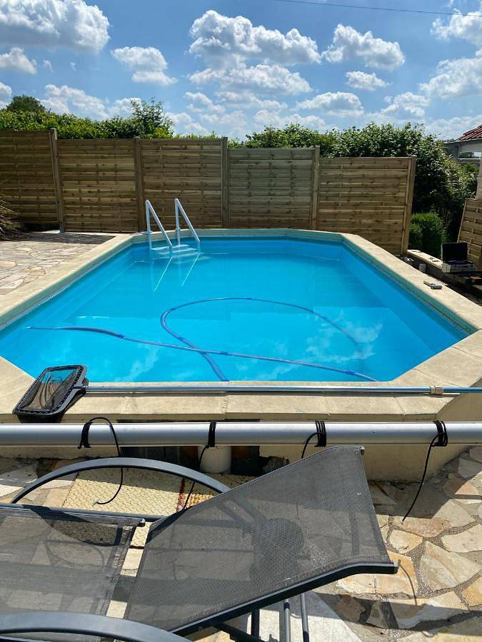Location de vacances pour 6 personnes, avec Terrasse et Jardin ainsi que Piscine et Vue dans Saulchoy