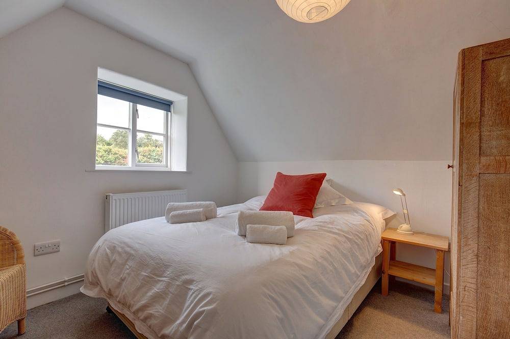 Detached 1-bed cottage overlooking the salt marshes in Salthouse, Norfolk Coast