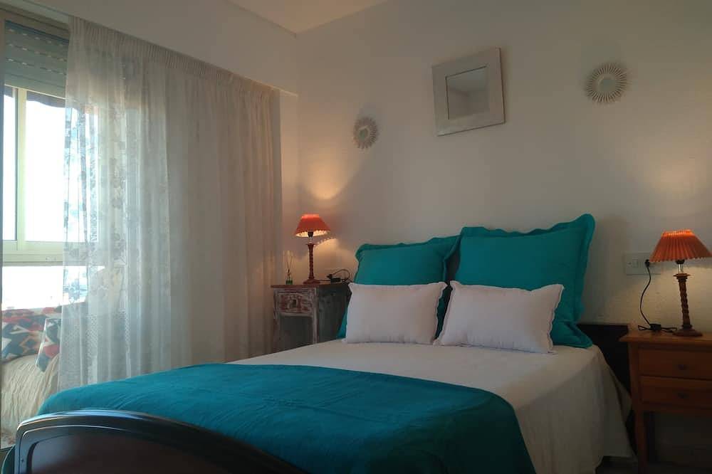 Apartamento entero, Apartamento con terraza&vistas al mar, Wifi y mascotas bajo consulta. Golf a 2Km in San Juan Playa (Alicante), Costa Blanca