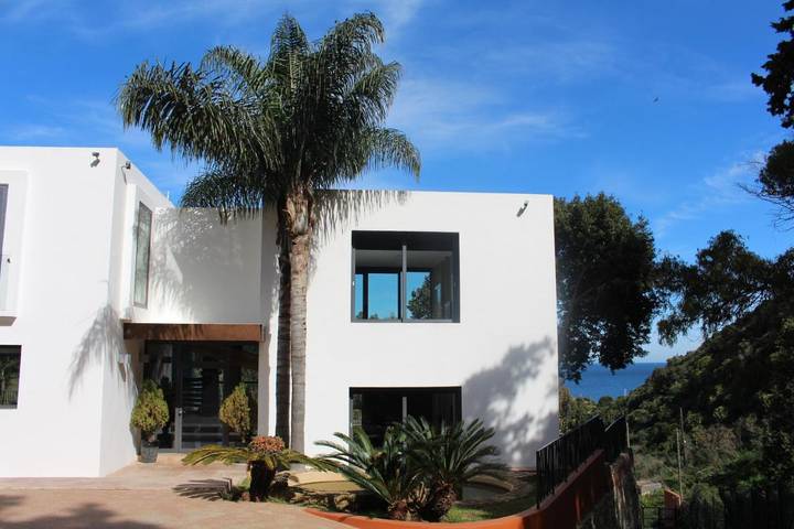 Casa de vacaciones para 8 personas, con piscina además de jardín y vistas en Ceuta