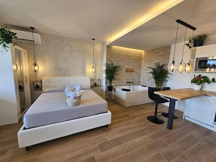 Casa de férias para 3 pessoas, com varanda e jacuzzi em Verona