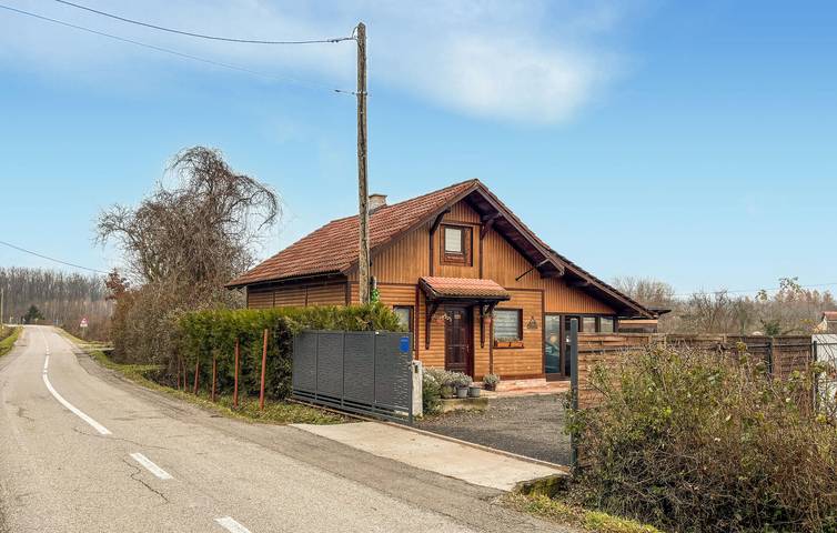 Charmante 90 m² große Wohnung mit Pool und Terrasse, 600 m vom Fluss Kupa entfernt in Sisak-Moslavina