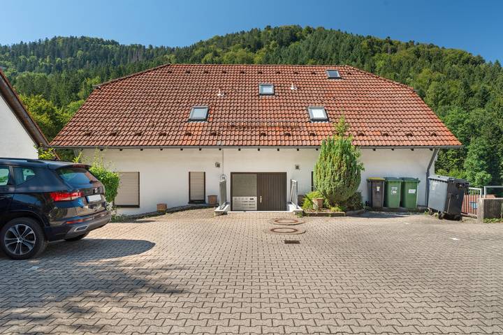 Appartement entier, Appartement 'Rosa 2' avec balcon et Wi-Fi in Bad Herrenalb, Forêt Noire du Nord