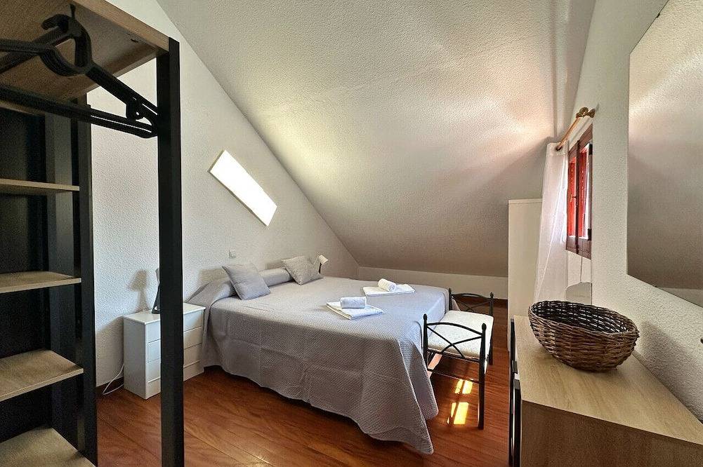 Entire apartment, Ático céntrico en Noja - El Metro 6618 in Noja, Cantabrian Coast