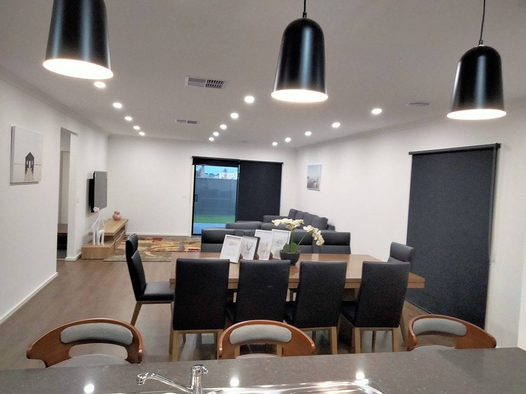 Modern and cosey 4 bedroom house walk to beach in St Leonards, Bellarine