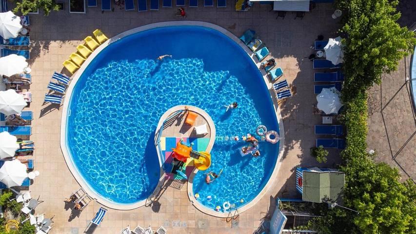 Appartamento per 4 persone, con Balcone e Terrazza nonché Giardino e Piscina a Rivazzurra di Rimini