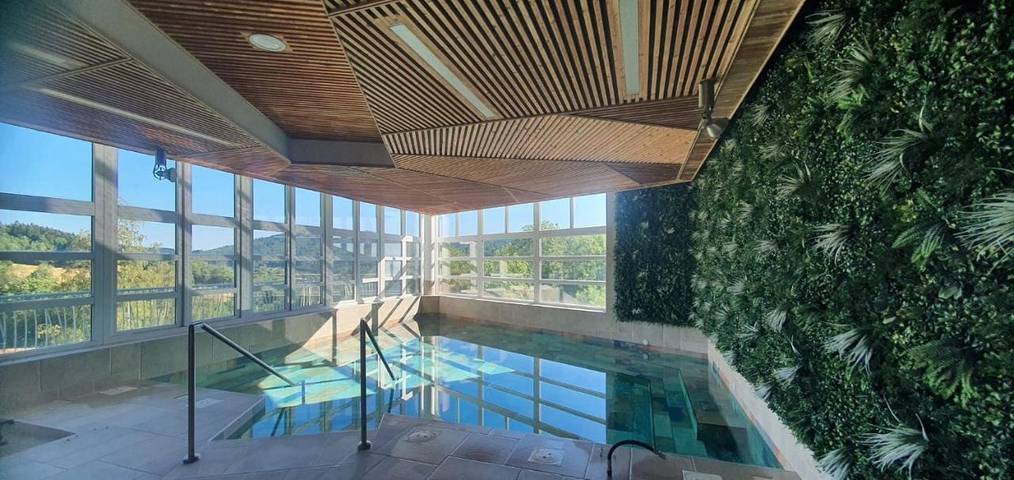 Hôtel pour 2 personnes, avec Terrasse et Jacuzzi ainsi que Piscine et Sauna à Le Brugeron