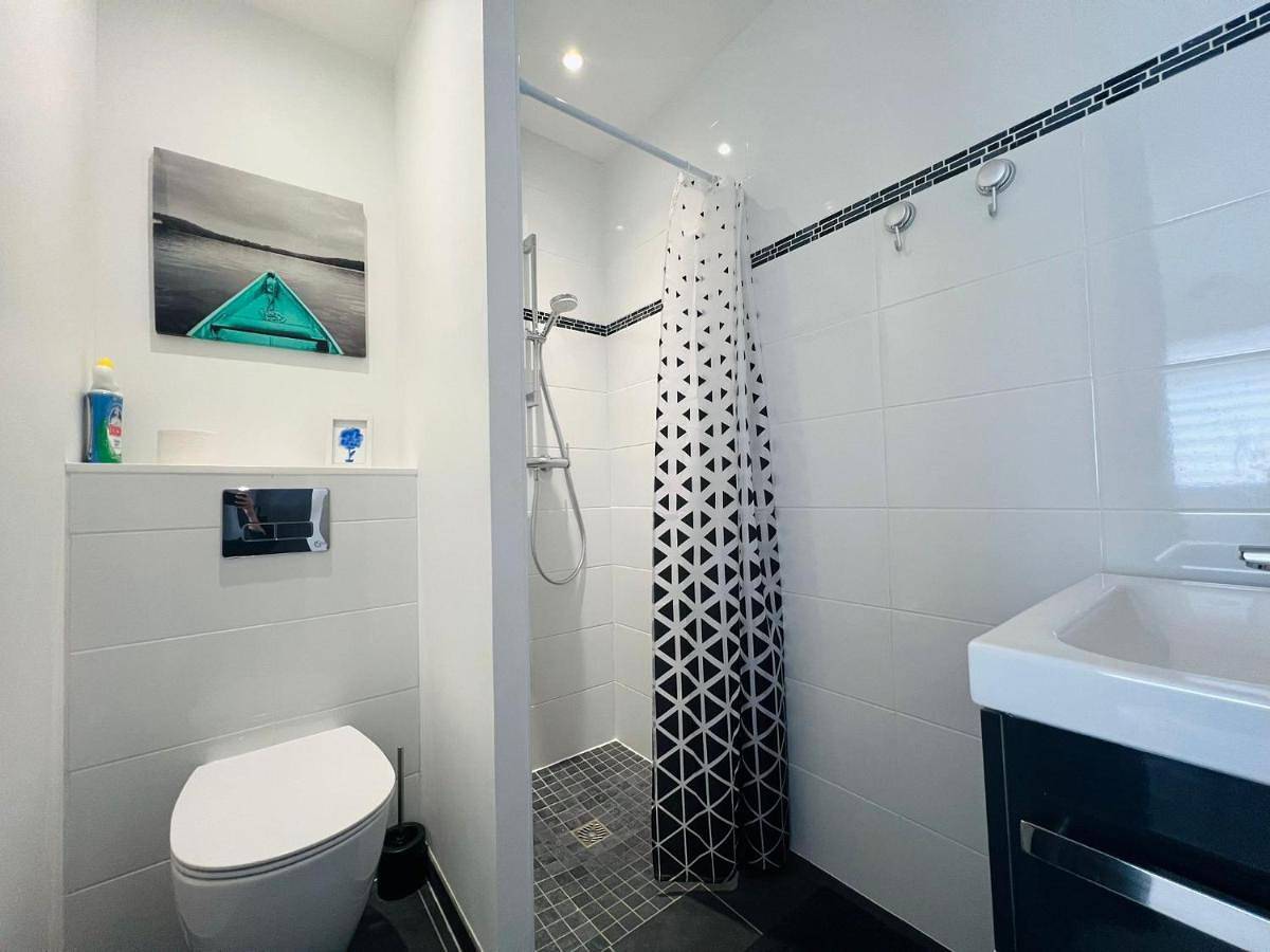 Logement indépendant avec ventilateur, frigo et micro-ondes in Poitiers, Vienne (France)