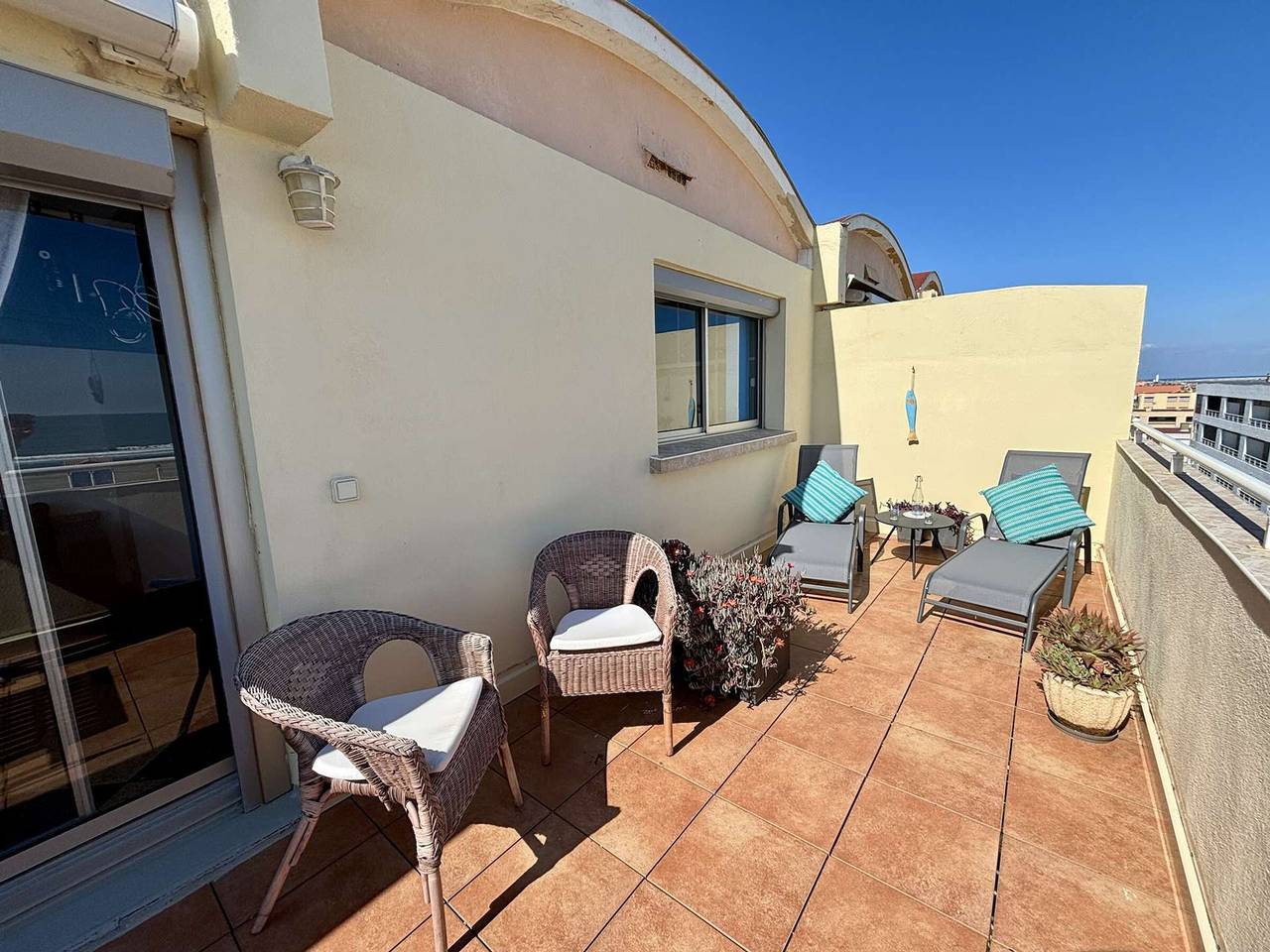 Ganze Wohnung, 2-Zimmer-Wohnung mit Terrasse und Meerblick, 50m vom Strand entfernt in Port-la-Nouvelle, Narbonne und Umgebung