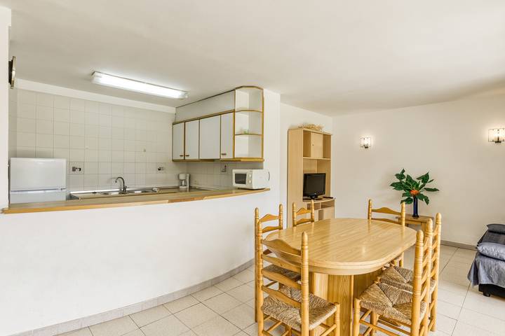 Apartamento entero, Apartamento 'Clota Petita' con vistas a la montaña, piscina compartida y Wi-Fi in La Escala, Alt Empordà