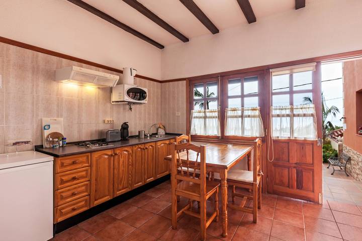Apartamento entero, Apartamento Vacacional 'Casa Victor - Apartamento 3' con Vistas al Mar, Piscina y Wi-Fi in La Orotava, Tenerife Norte
