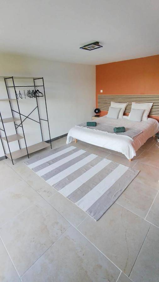 Appartement entier, One-Bedroom Apartment in Digoin, Région de Charolles
